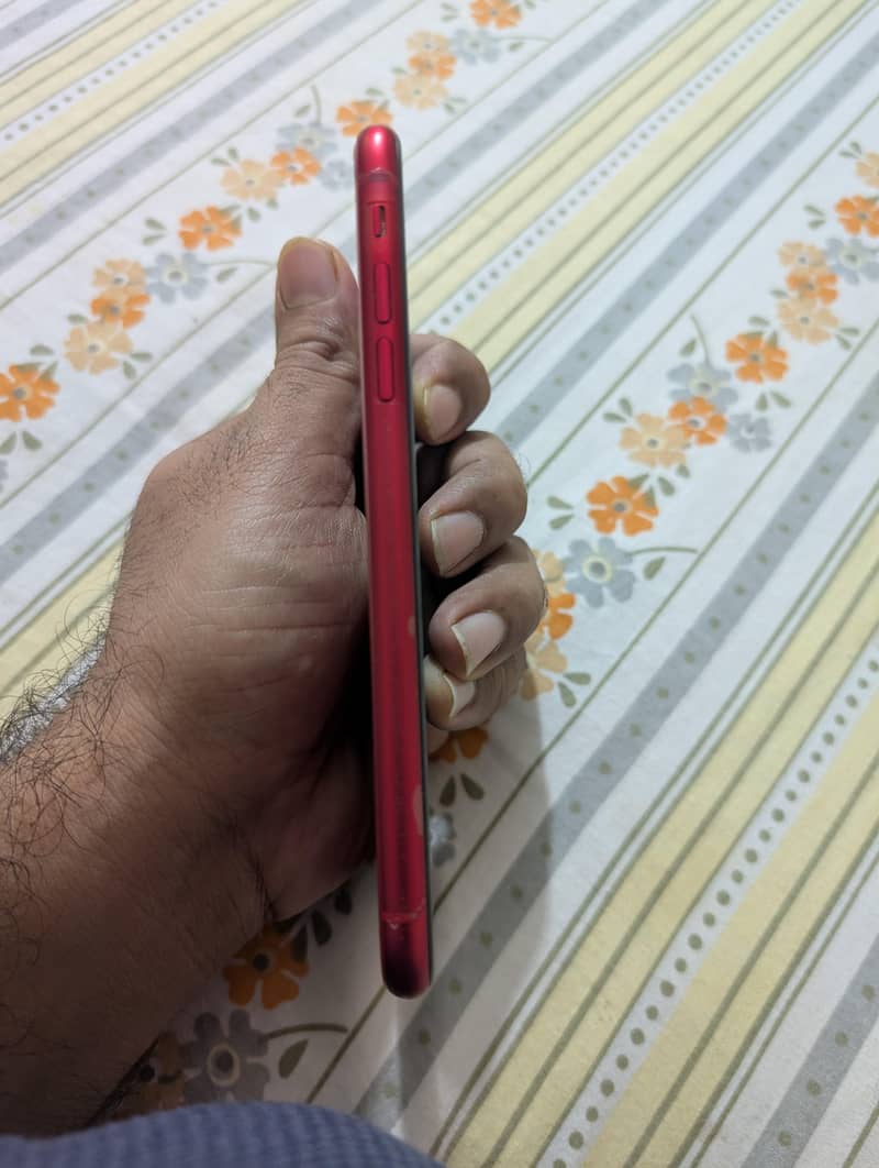 Apple iPhone 11 4