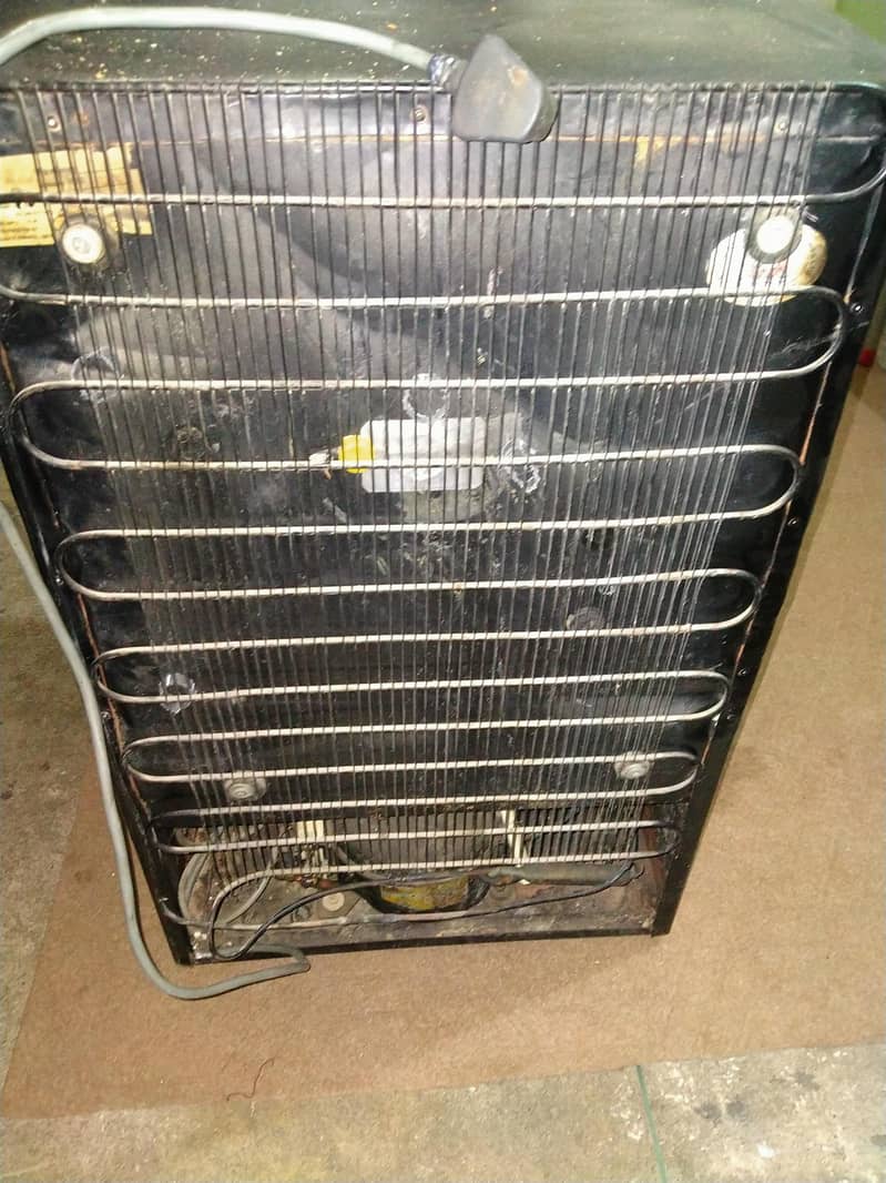 mini Fridge 0