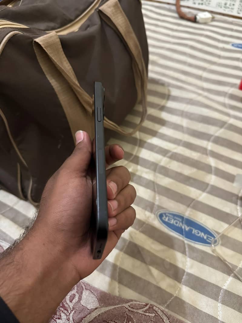 Apple iPhone 15 plus 4