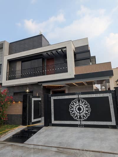 10 Marla Beautiful House For Sale