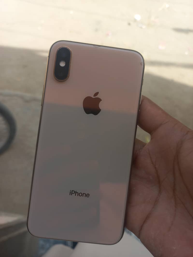 iphone  xs 1