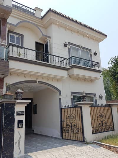 6 Marla Like New House Available For Rent