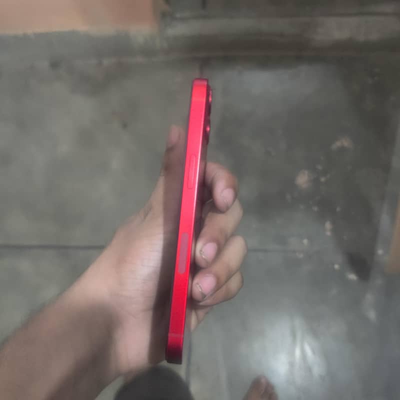 Apple iPhone 13 4