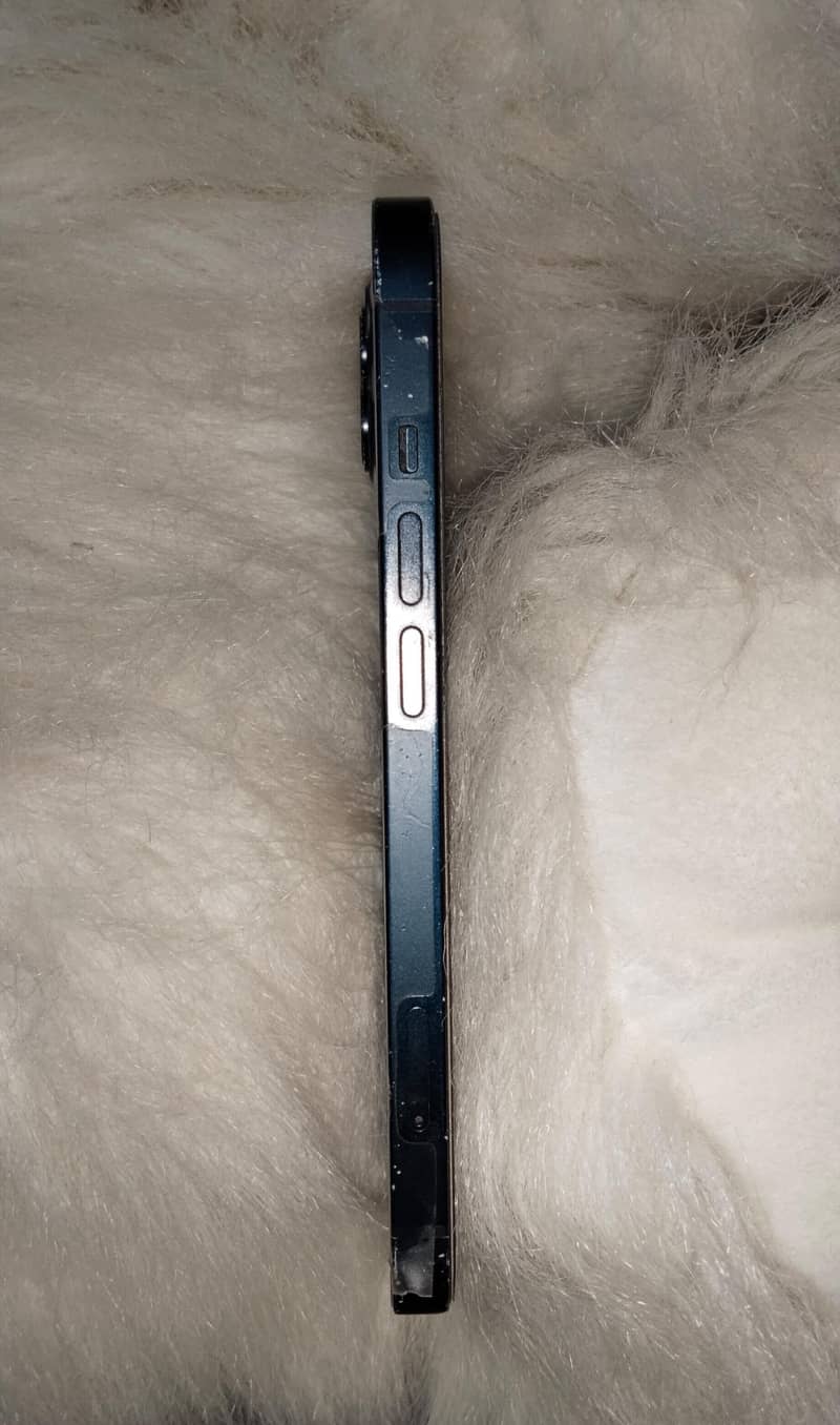 Apple iPhone 13 2