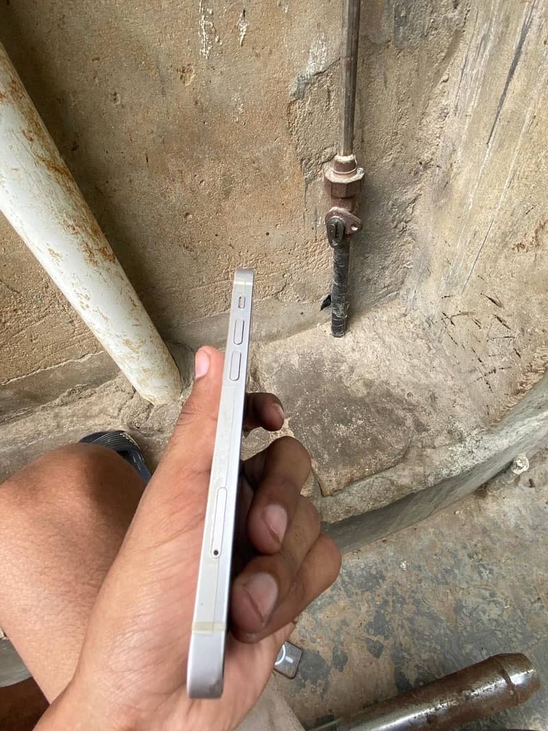 Apple iPhone 12 mini 4