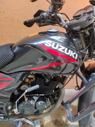 Suzuki GR 150 Black Total Geniune