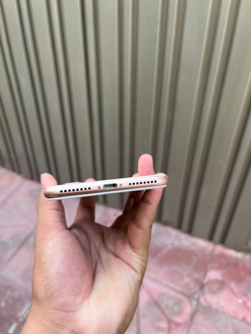 Apple iPhone 8 Plus 1