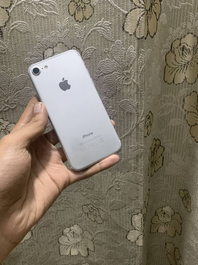 Apple iPhone 7 1