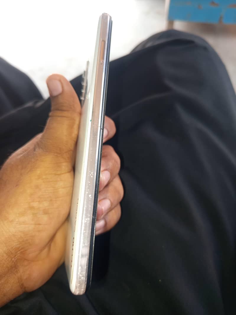Tecno Camon 18P 4