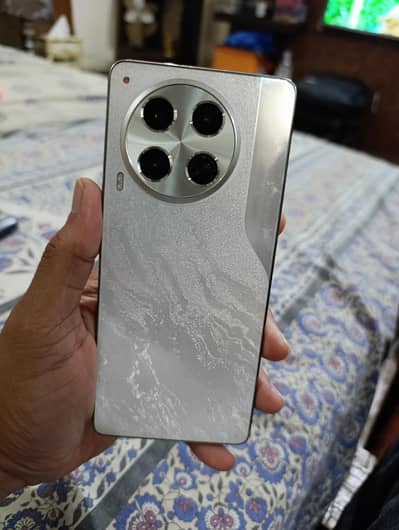 Tecno CAMON 30