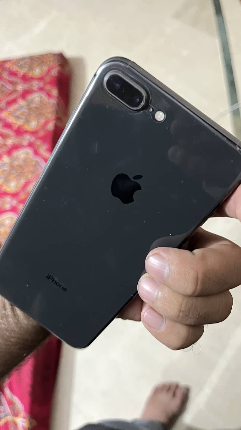 Apple iPhone 8 Plus 2