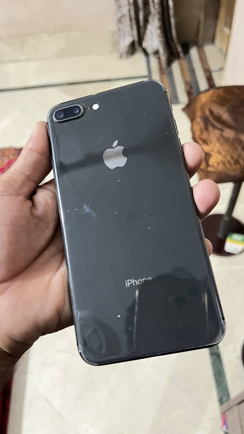 Apple iPhone 8 Plus 3