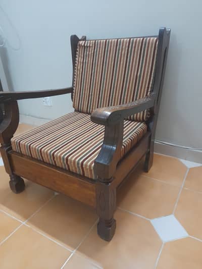 5 Seater Wooden Sofa Set with Cushions + 2 Tables | Best  Condition