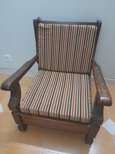 5 Seater Wooden Sofa Set with Cushions + 2 Tables | Best  Condition