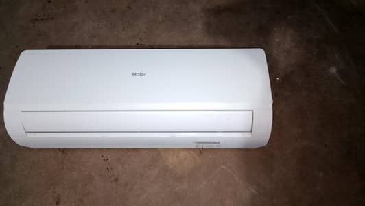 1 ton Ac in 6 month use warranty available