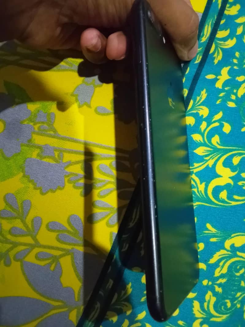 Apple iPhone 7 Plus 3