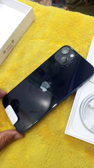 Apple iPhone 13