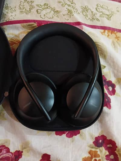 Bose Wireless Noise Cancelling Headphones with Original Carrying Case