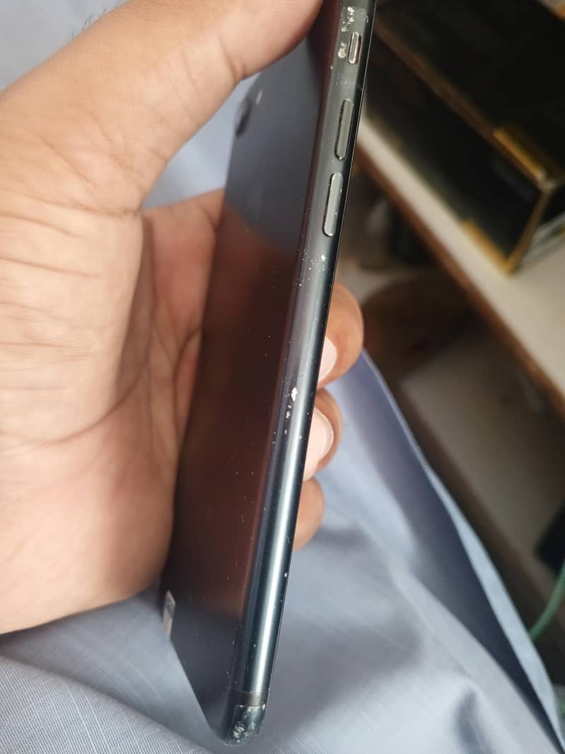 Apple iPhone 7 3