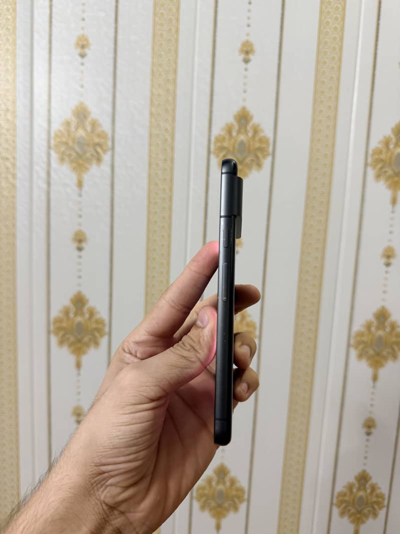 Google Pixel 8 4