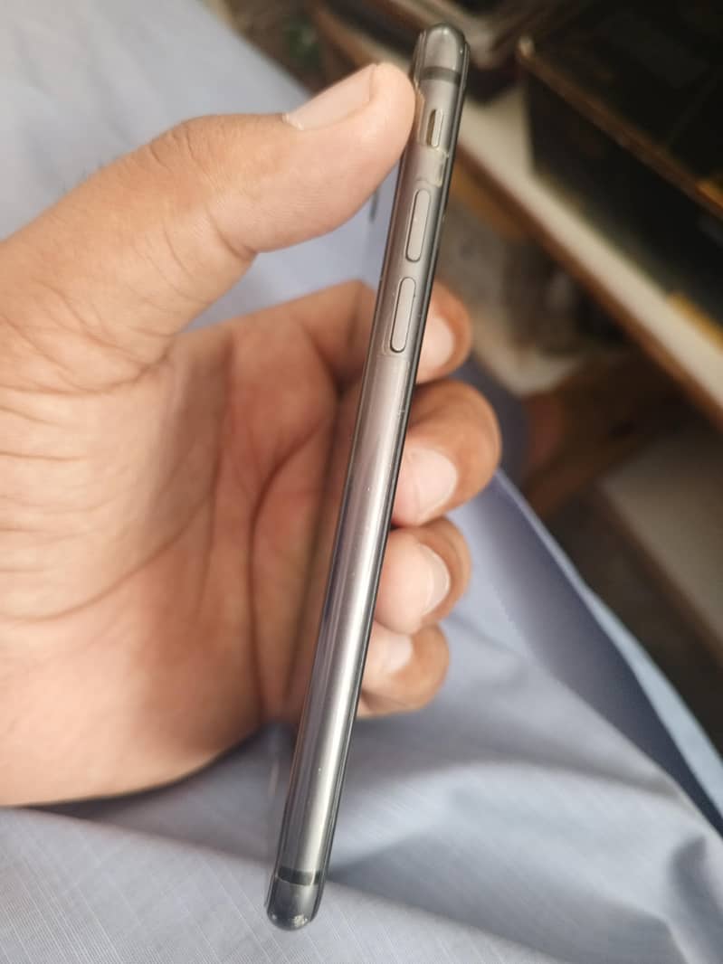 Apple iPhone 8 3