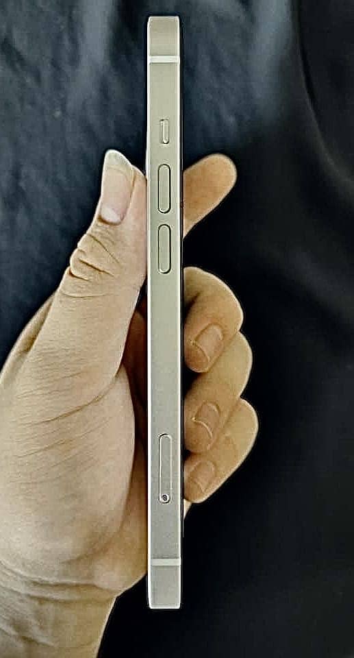 Apple iPhone 13 2