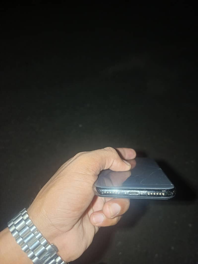 Apple iPhone X 4
