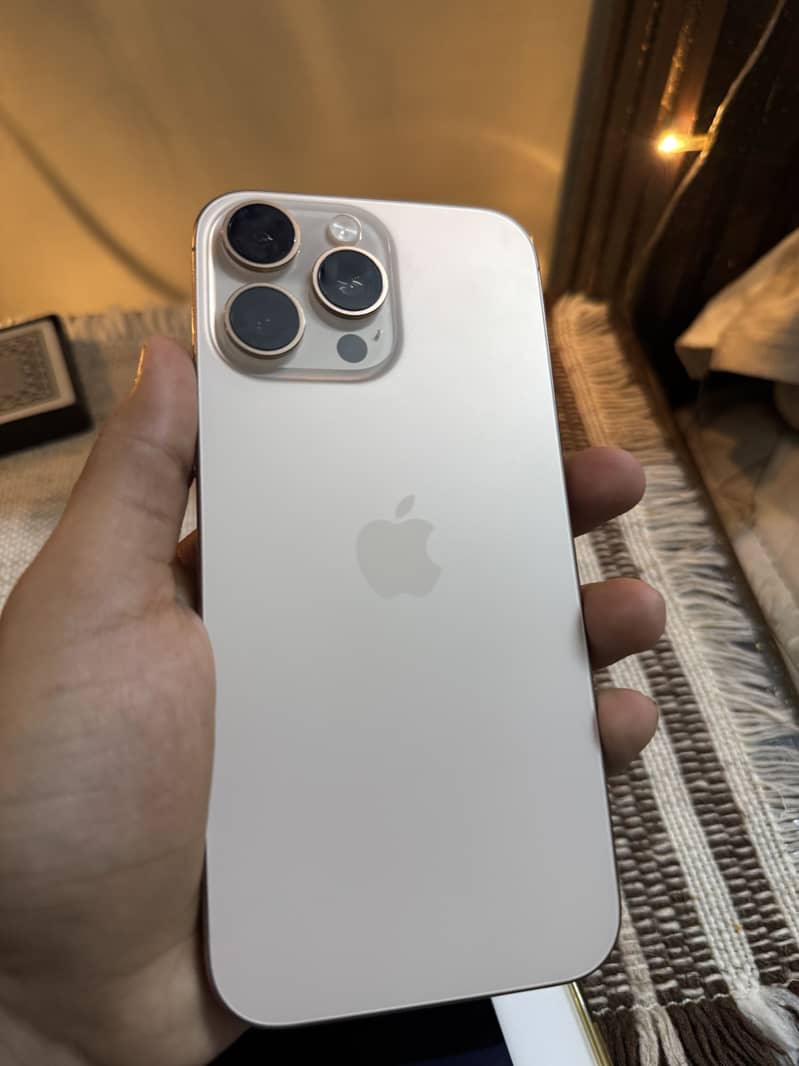 Apple iPhone 16 Pro Max 0