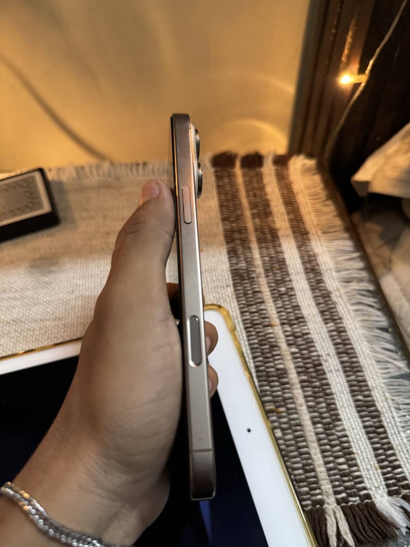 Apple iPhone 16 Pro Max 2
