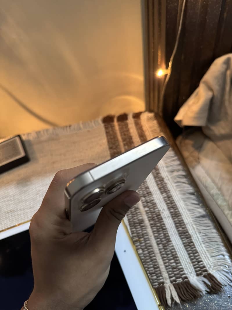 Apple iPhone 16 Pro Max 3