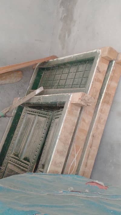 Premium Old Seasoned Diyaar Wood Doors And Windows