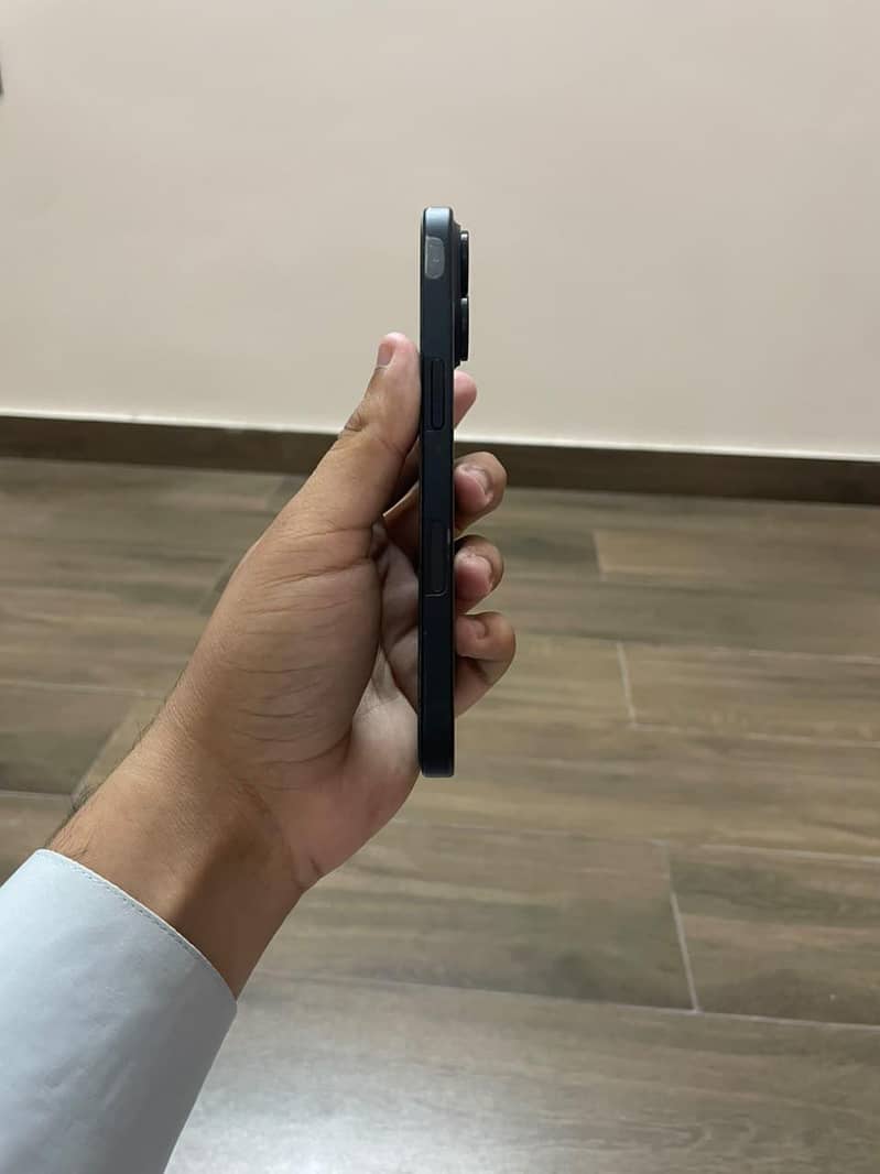 Apple iPhone 16 2