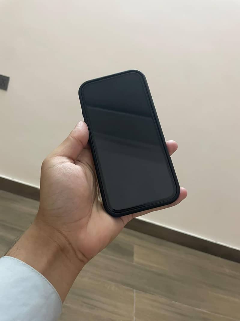 Apple iPhone 16 3