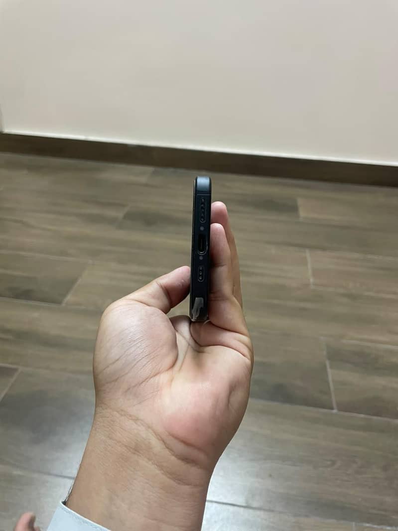 Apple iPhone 16 6