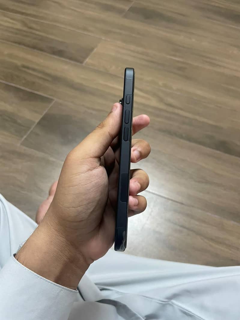 Apple iPhone 16 8
