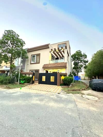 6.5 Marla corner House Available For Sale Bahria Town Lahore sector D Lda approved area