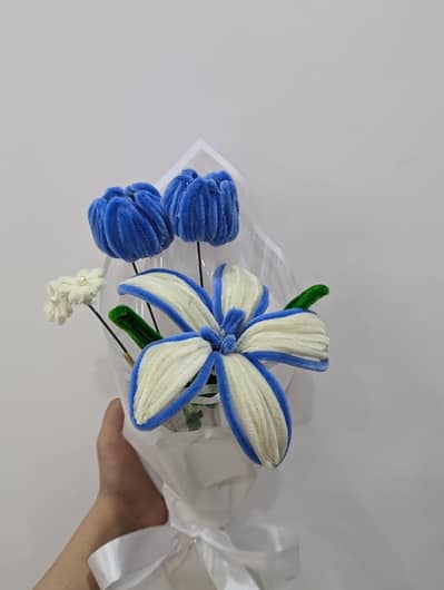Handmade Pipe Cleaner Flowers & Custom Gift Bouquets / Keychains