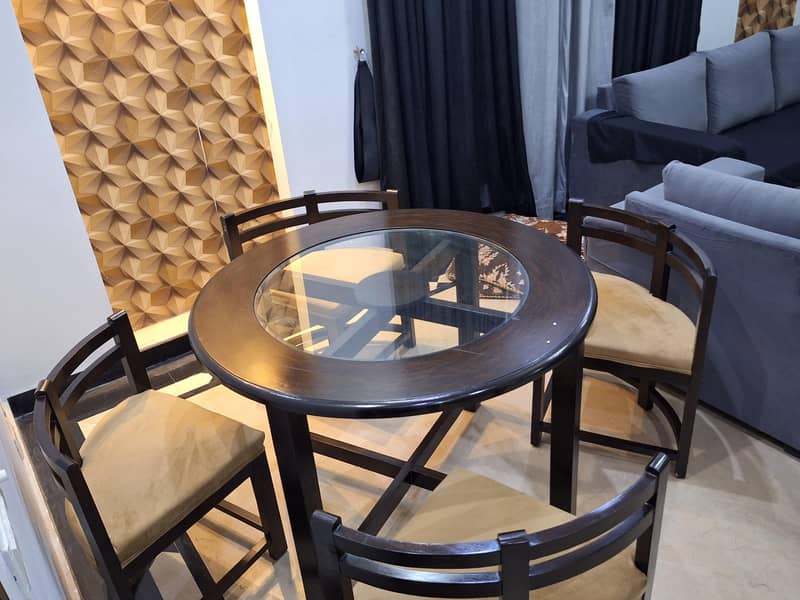 Smart dining table 4
