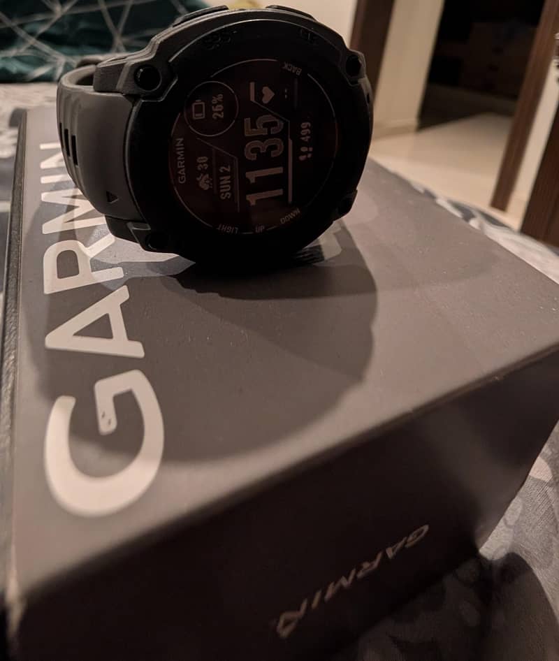 instinct E. 40mm mint condition 1