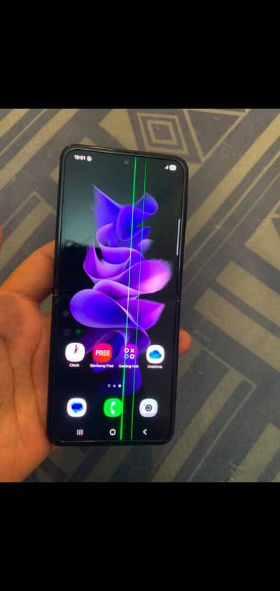 Samsung Z Flip 3 5g.