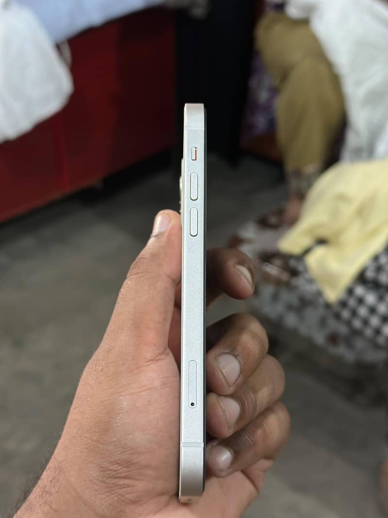 Apple iPhone 12 3