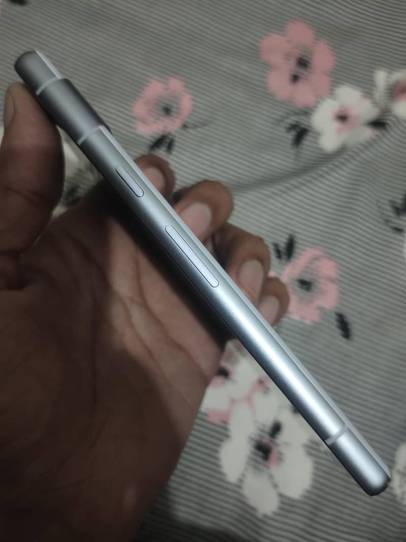 Google Pixel 7a 5