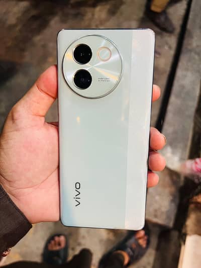 Vivo V30