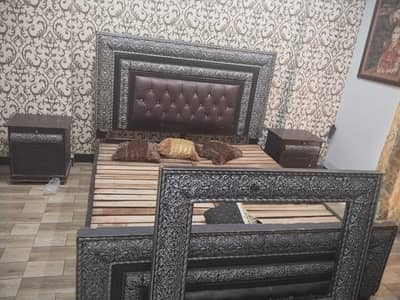 Bed /2 side Tables/mirror Frame/light mirror