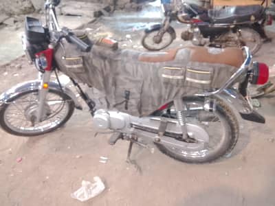 bike full genuine hai kuxh bhee Kam nhi hai bike main