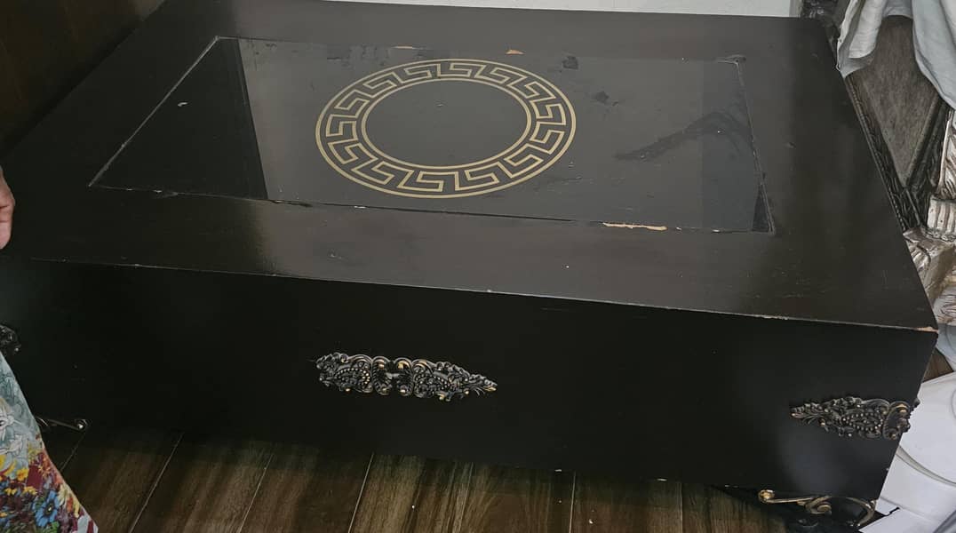 centre table with two side tables 0