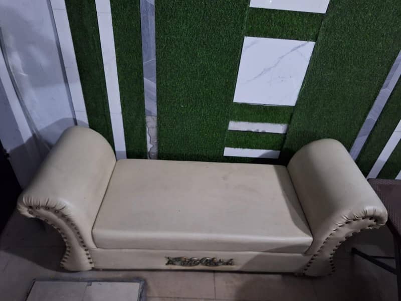 settee 1