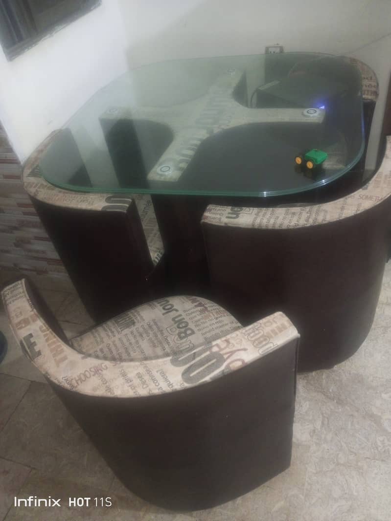 Dining table 0
