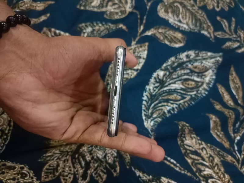 Apple iPhone X 3