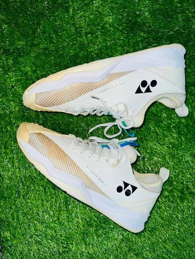 Original Yonex FusionRev 4 (Badminton,Tennis,Squash) Non marking shoes